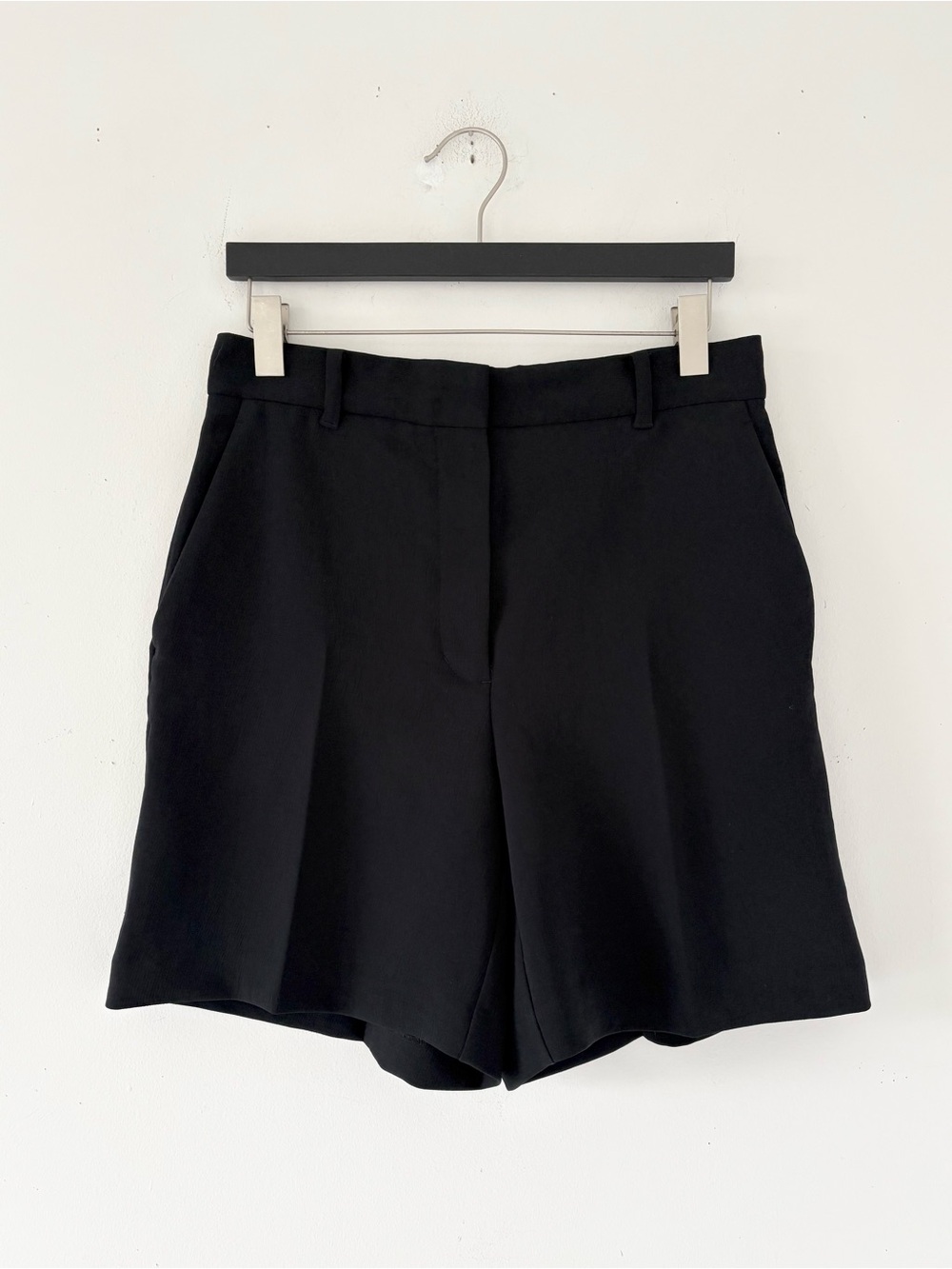 Aritzia Wilfred Crepette Shorts